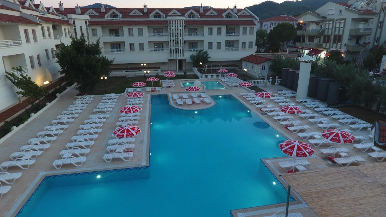 Club Kocer Apartments 말마리스 외부 사진